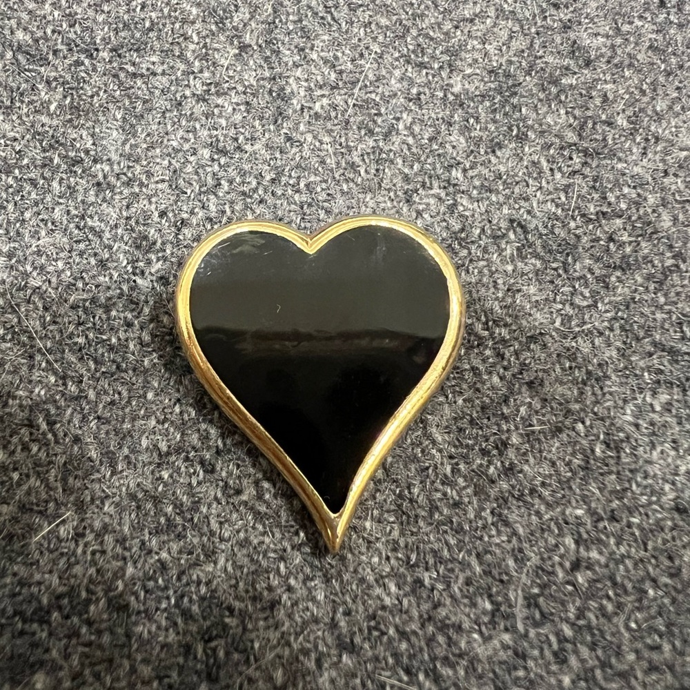 Vintage Sara Gold Heart-shaped Pin Badge
